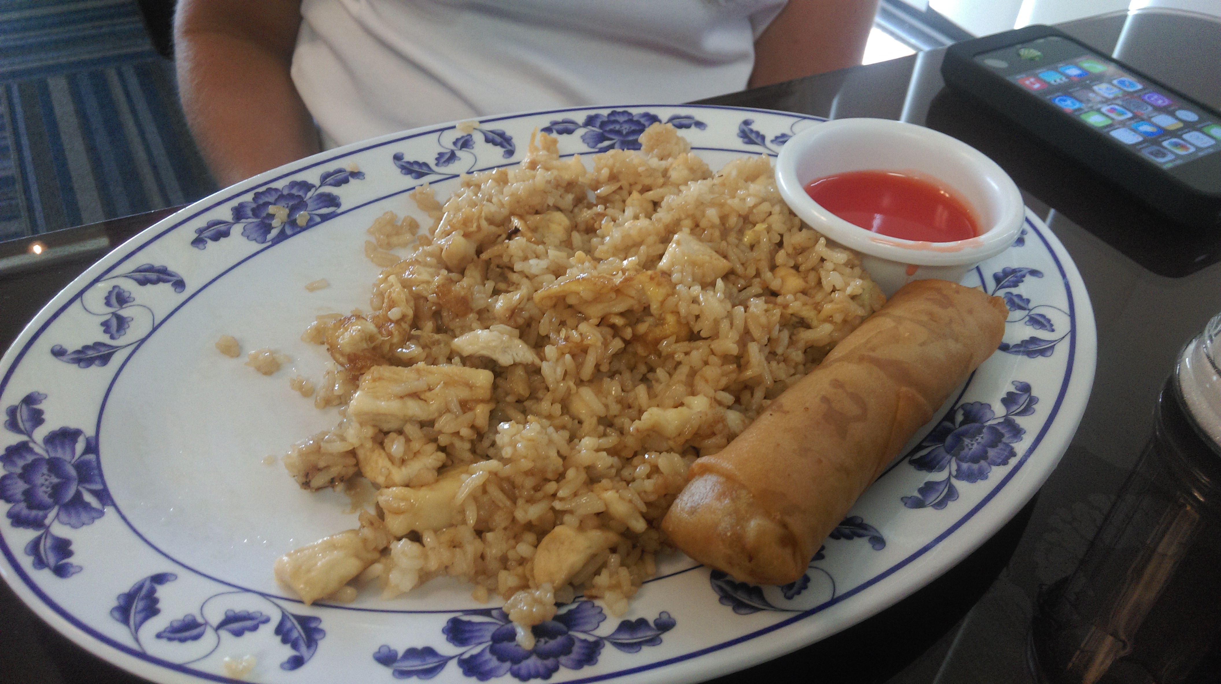 Cabot市内某餐馆（其实是记不得名字啦）的Fried Rice云云，乍一看不就是蛋炒饭嘛！