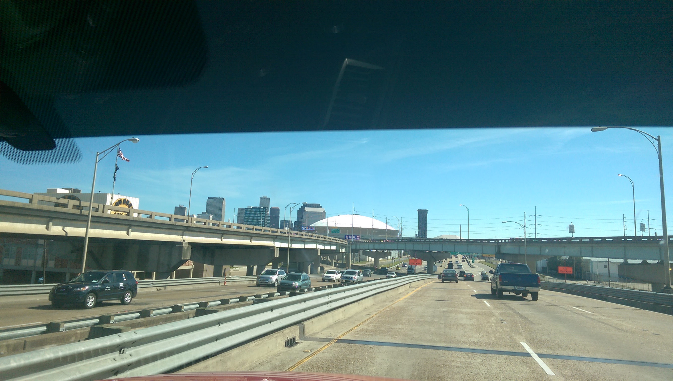远处可见 Superdome 以及其他建筑