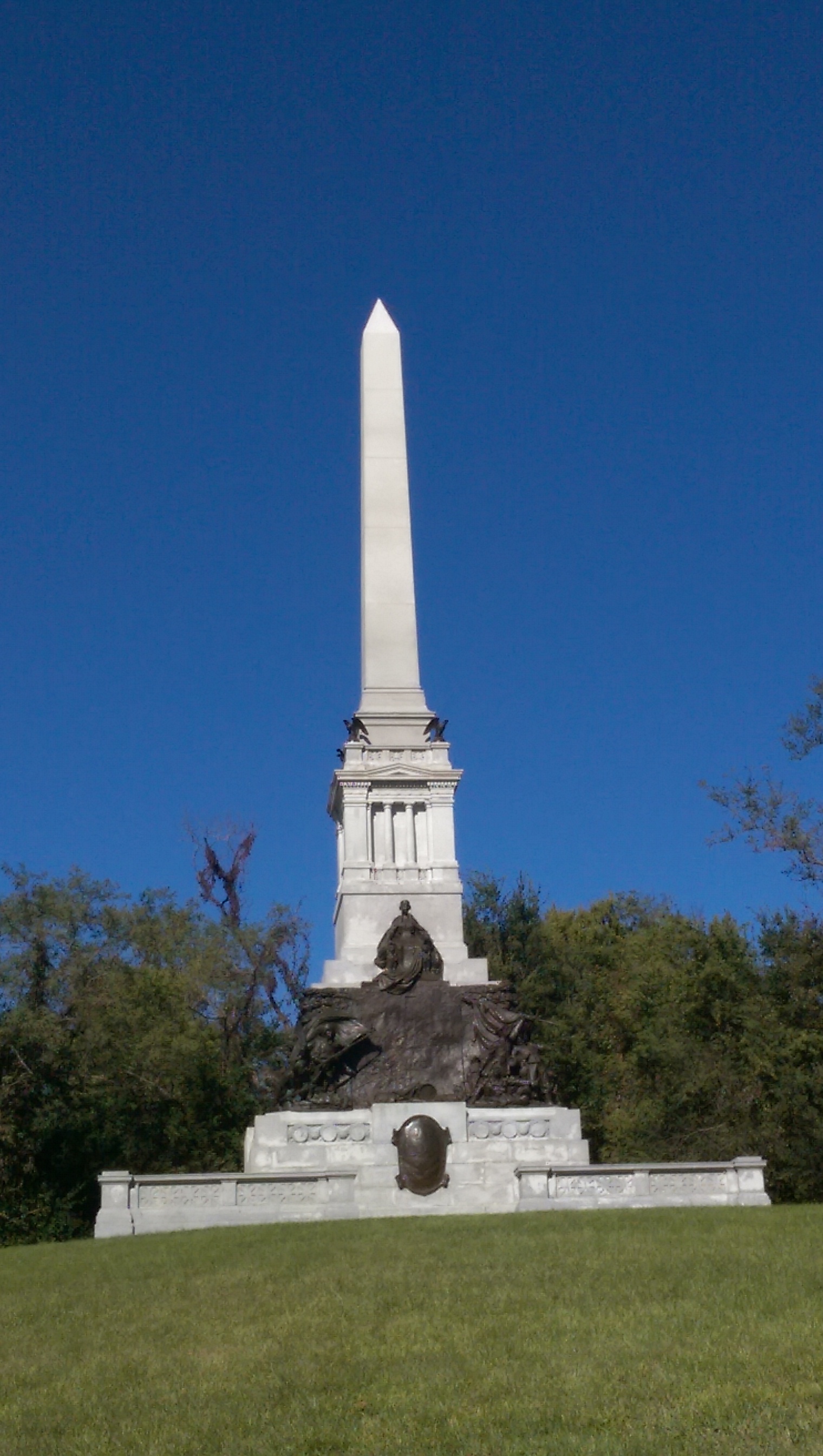 出口前的内战纪念碑